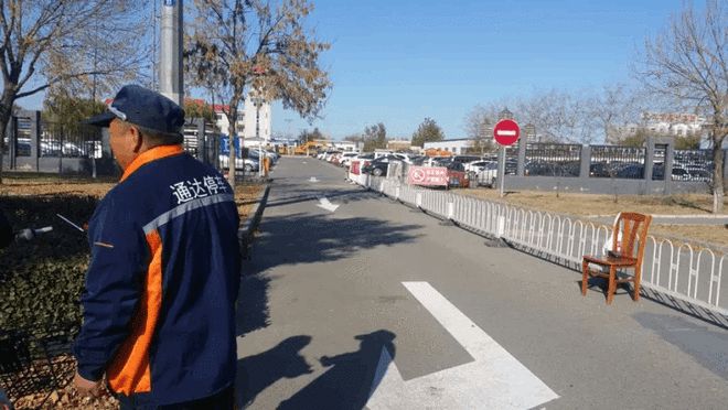 俸伯地鐵站周邊停車場